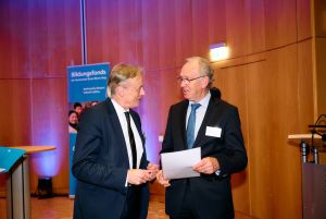 Hochschulpräsident Prof. Ihne mit Vorstandsmitglied Lauer von der Ließem-Stiftung